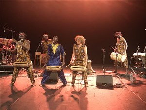 Affiche de Tio Percussion présente : Rencontre à l'étranger, signé Tio Dalifor.