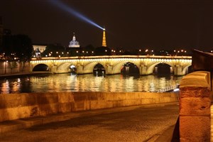 Affiche de Paris dans ses habits de lumière pendant la période de Noël ! | par Soazig Le Guevel Cultur' en Marche