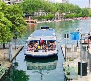 Affiche de Visite guidée : D'hier à aujourd'hui, une balade pittoresque dans le village de la Villette le long des canaux | par Bruno Barthelemy