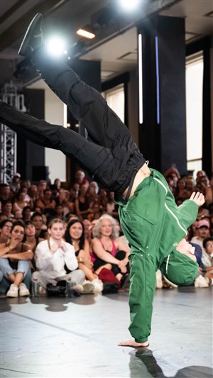Affiche de Mehdi Kerkouche / CCN de Créteil et du Val-De-Marne : On danse chez vous