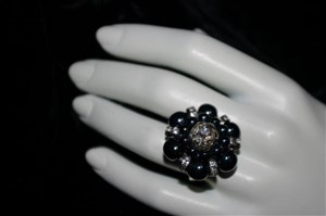 Affiche de Atelier création de bijoux et accessoires Haute couture a Paris