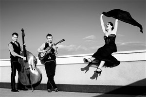 Affiche de Veronica &The Red Wine Serenaders