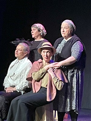 Les filles aux mains jaunes