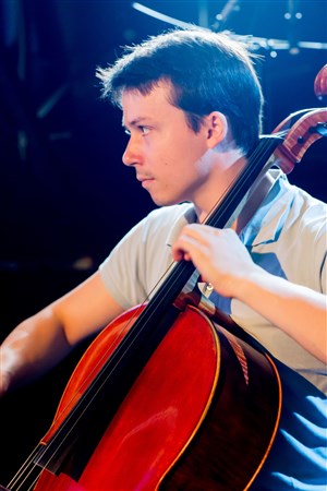 Affiche de Yan Levionnois et David Petrlik violoncelles