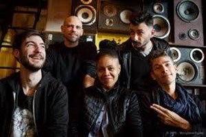 Affiche de Anakronic et la rappeuse Taron Benson | Festival Les voix au château