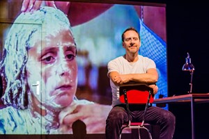 Affiche de Riton Liebman dans La vedette du quartier