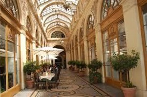 Affiche de Visite guidée : Quartier du Palais-Royal et somptueuses galeries parisiennes | par Marie-Christine