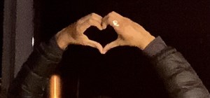 Affiche de Les mains en évidence ! + Tu m'loves ?