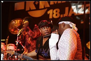 Affiche de Earth Wind and Fire Experience feat al Mc Kay