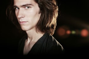 Affiche de Amaury Vassili