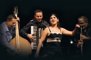 Affiche de Cirque Romanès dans Grande nuit tzigane d'avril | Au Paradis toutes les femmes sont gitanes