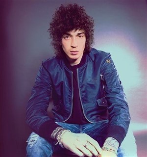 Affiche de Julian Perretta