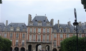 Affiche de Visite guidée : Le Marais sud, autour de la Place des Vosges | par CulturMoov
