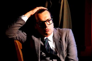 Affiche de La vie et la mort de J. Chirac, roi des français