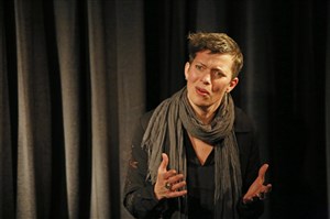 Affiche de Le coeur d'une femme ne bat pas seulement sous le sein gauche