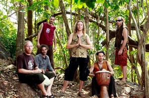 Affiche de Hilight Tribe + Guests