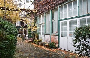 Affiche de Visite guidée : Visite Insolite de Paris : la Butte-aux-Cailles | par Magalie Desurmont
