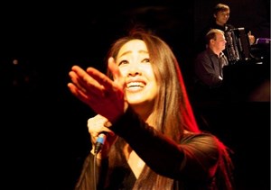 Affiche de Ayumi chante Brel : "Pour atteindre l'inaccessible étoile"