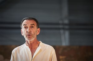 Affiche de L'enfance à l'oeuvre - Tréteaux de France | avec Robin Renucci