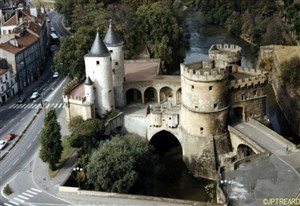 Affiche de Visite guidée : Balade commentée dans L'histoire du Metz Médiéval et de ses monuments | par André Baheux
