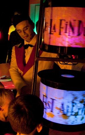 Affiche de Ni fini, ni infini, théâtre en ciel | Village de cirque 2012
