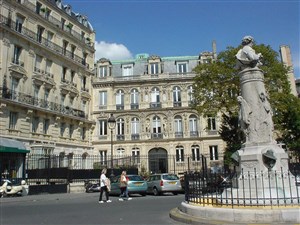 Affiche de Visite guidée : Balade dans la Nouvelle Athènes, place Saint-Georges et hôtel Dosne | Loetitia Mathou