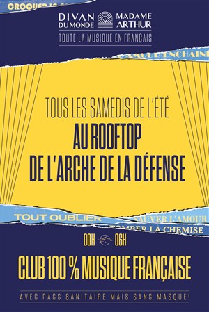 Affiche de Le Club 100% en Francais sur le toit de la Grande Arche de la Defense