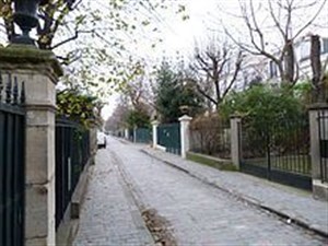 Affiche de Visite guidée : Le village des Batignolles | par Pierre-Yves Jaslet