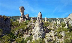Affiche de Visite guidée : Le cirque de Mourèze | par Murielle Dambreville Rudeau