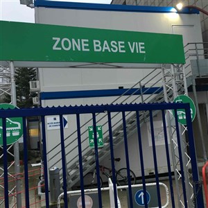 Affiche de La vie sur terre est le résultat d'un jeu télévisé intergalactique qui aurait raté