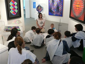 Affiche de Visite animée : Vasarely vous a à l'oeil : visite dont les enfants sont les héros