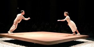 Affiche de Yoann Bourgeois : Déambulatoire de 4 installations de danses