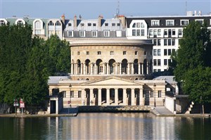 Affiche de Visite guidée : Du bassin de la Villette au canal de l'Ourcq : découverte du patrimoine industriel