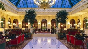Affiche de Visite guidée : Circuit 1h30 du Luxe Vendôme, Madeleine, Opéra - Diamantaires, Palaces, Surprises | par Lora