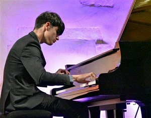 Affiche de Concert aux chandelles : Brahms / Albeniz / Chopin / Beethoven