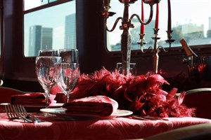 Affiche de Dîner croisière spectacle Saint Valentin