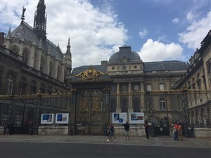 Affiche de Visite guidée : Le Palais de justice (Cité) de Paris : toujours en activité : Salles Historiques et procès d'appels ou assises en direct ! | Par Lora