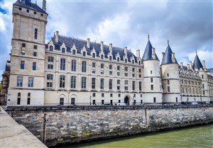 Affiche de Visite guidée : De la conciergerie au Procope | par Mireille Gardon