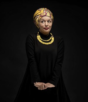 Affiche de Samia Orosemane dans je suis une bouffonne