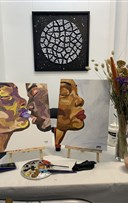 Ap�ro-Peinture : un pinceau dans une main, un verre dans l'autre