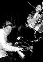 Spectacle inclassable ! (chanson djante et piano acrobatique)